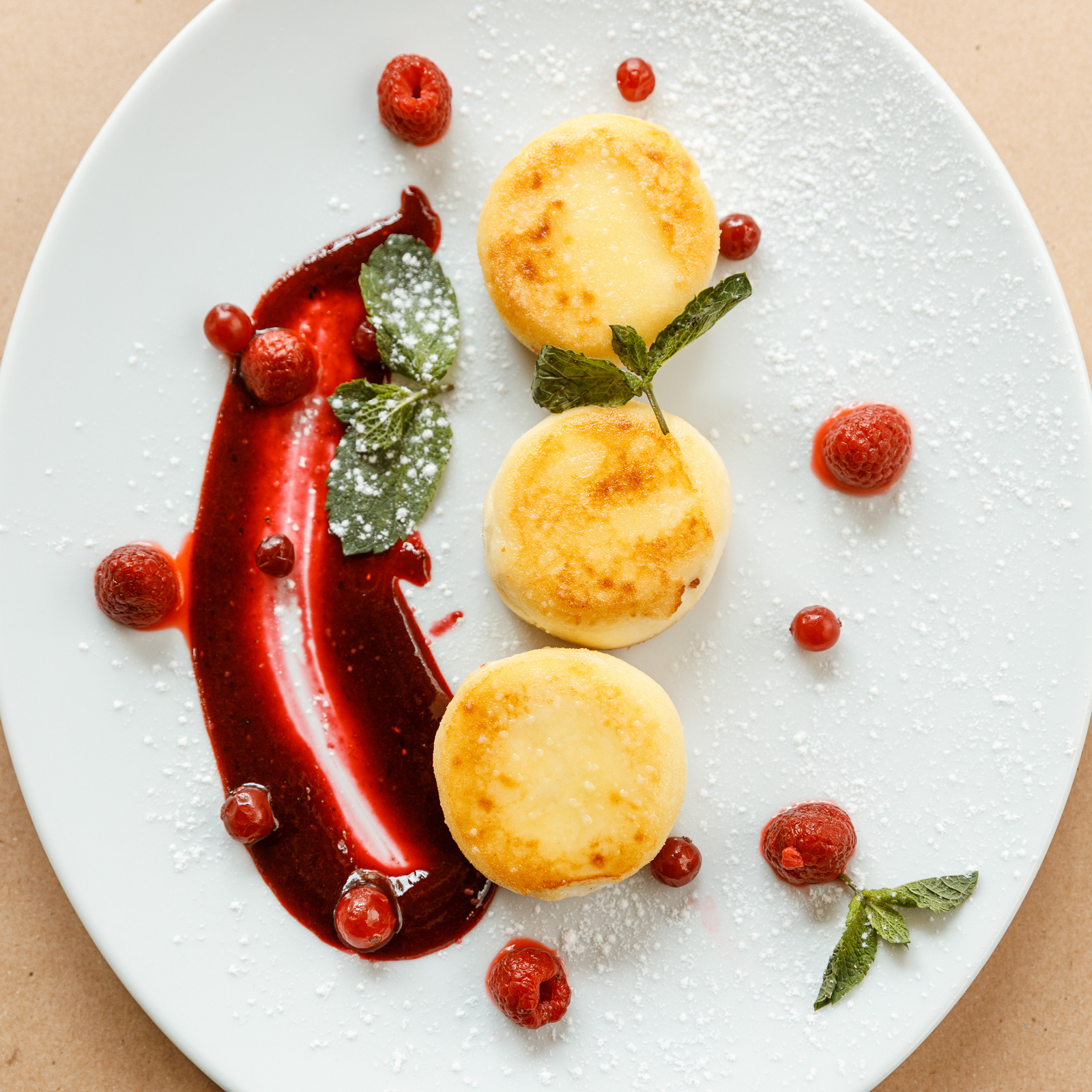 Cheese pancakes with raspberries — Food and Restaurant Photography, Brussels