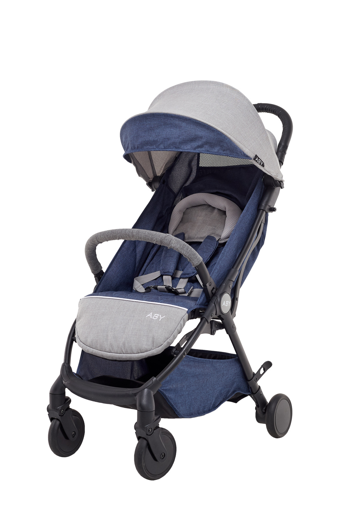 Navy stroller seen from the front — Amazon-Ready Product Photography, Brussels