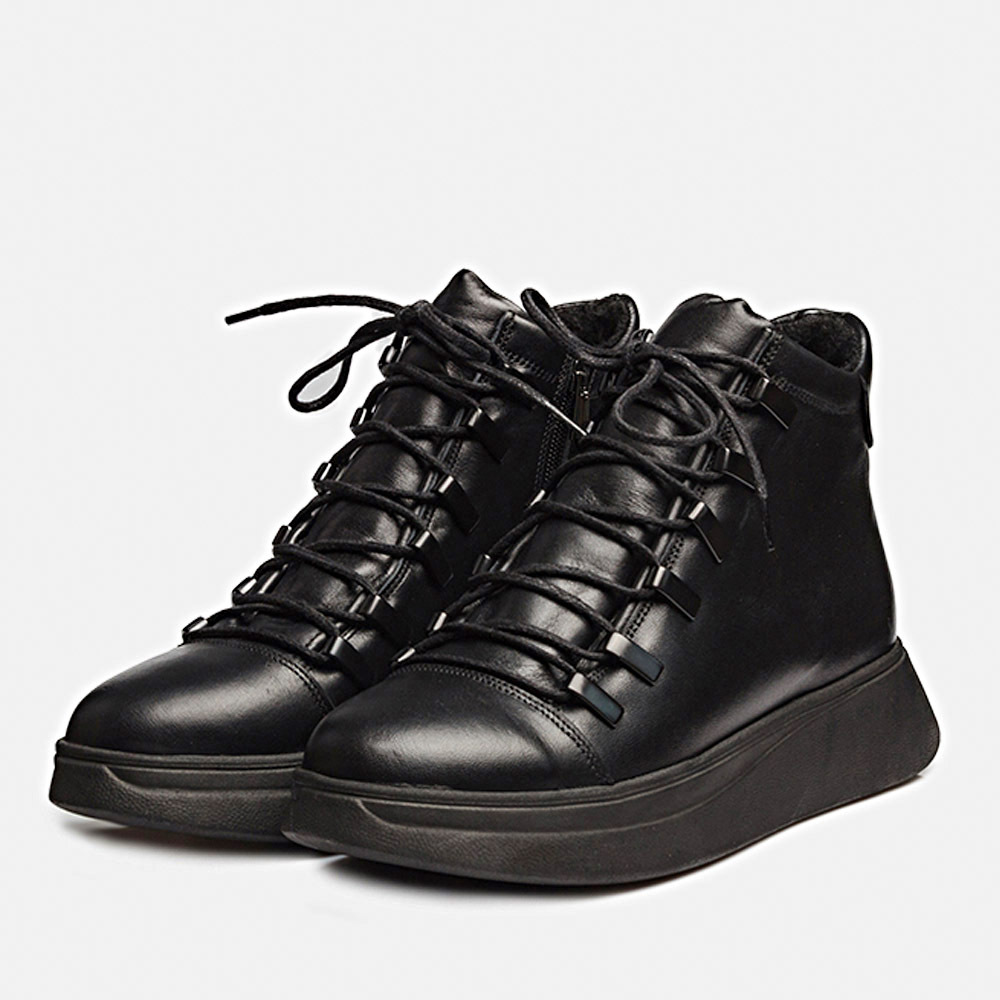 Black boots — Packshot and Product Photography, Brussels