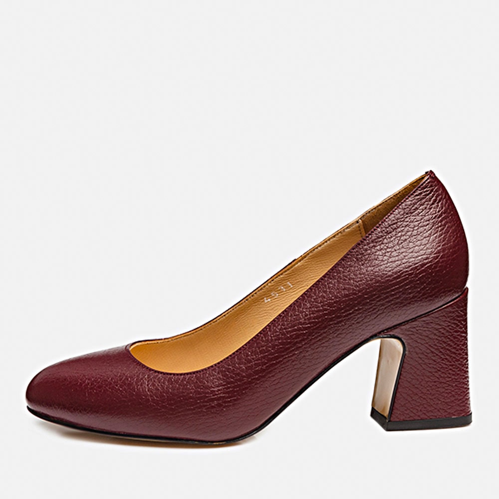 Burgundy shoes — Packshot and Product Photography, Brussels